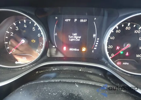 2018 Jeep Compass Latitude 4X4 from USA, damaged, VIN 3C4NJDBBXJT246552